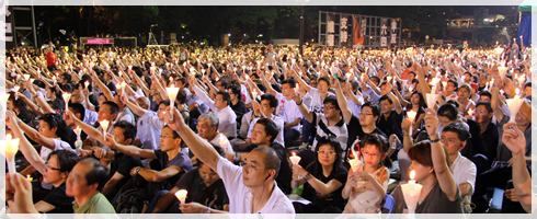 people praying